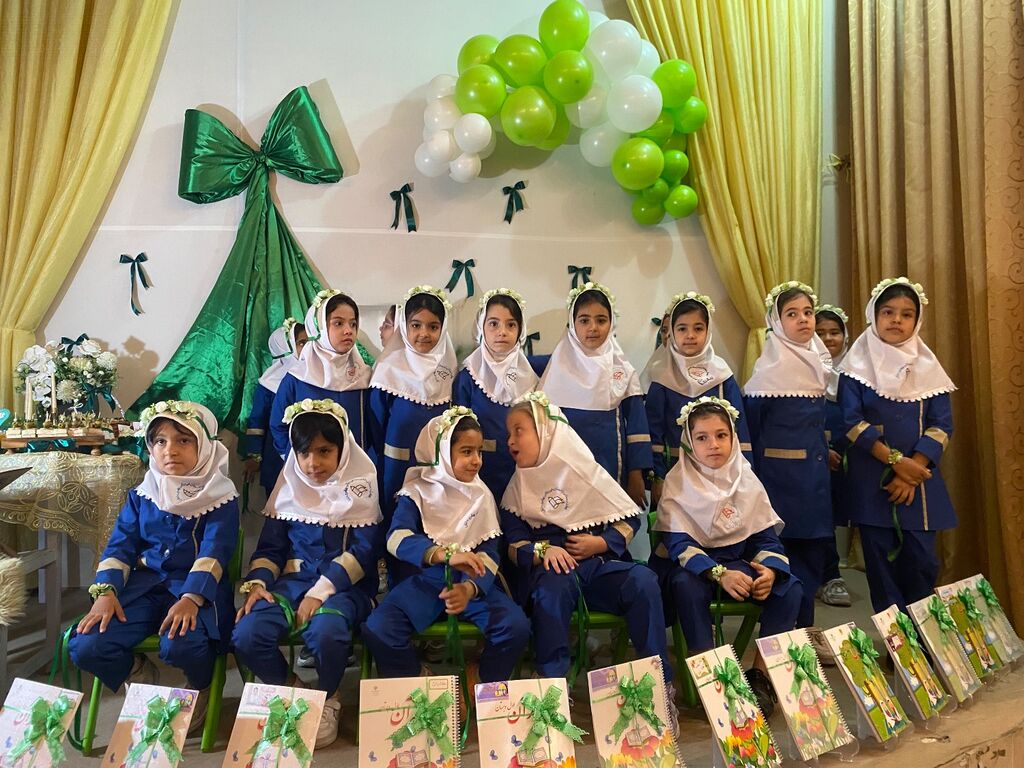 1 برگزای جشن قرآن ویژه دانش آموزان پایه اول و دوم دبستان در کانون شبستر