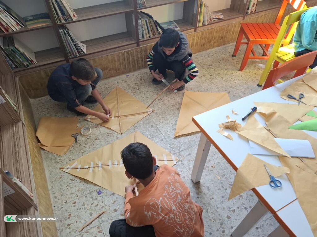 جشنواره بادبادکها به مناسبت هفته ملی کودک در همدان برگزار شد