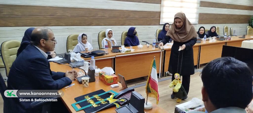 نشست صمیمانه همکاران مراکز فرهنگی هنری حوزه سیستان با فرماندار شهرستان زابل برگزار شد