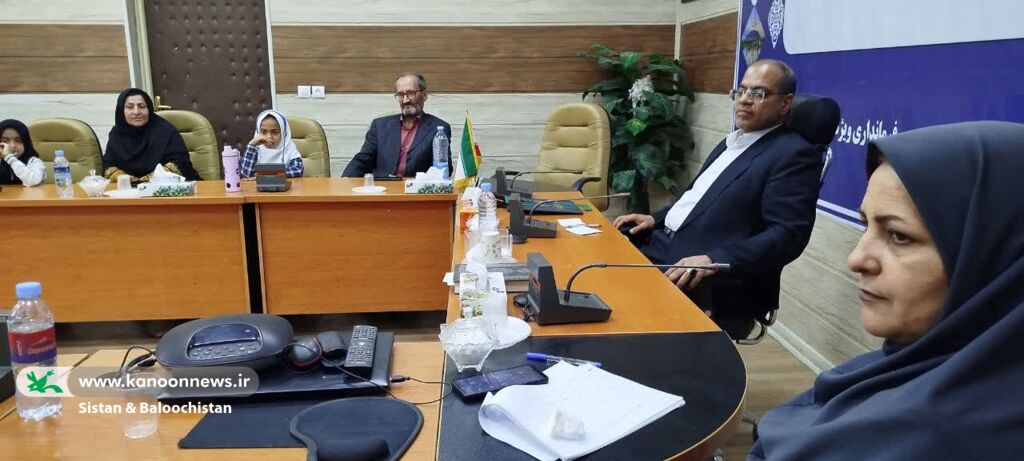 نشست صمیمانه همکاران مراکز فرهنگی هنری حوزه سیستان با فرماندار شهرستان زابل برگزار شد