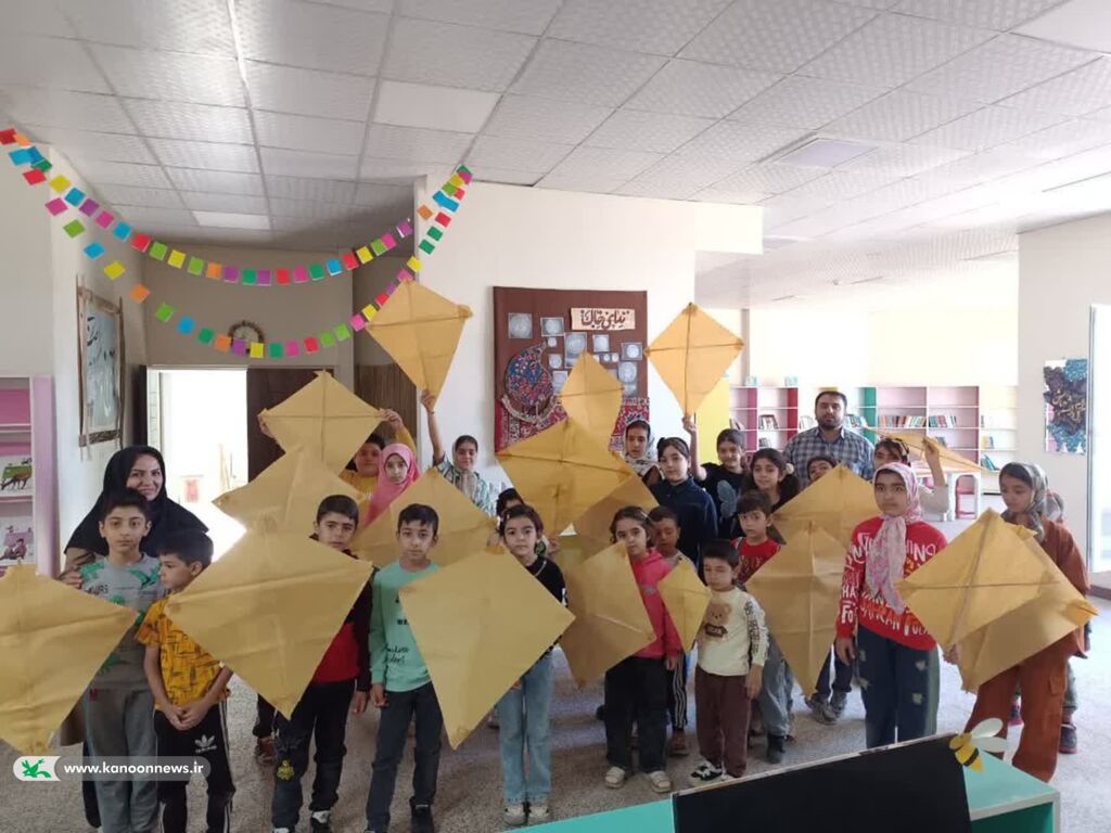 جشنواره بادبادکها به مناسبت هفته ملی کودک در همدان برگزار شد