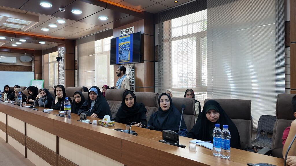 نشست تخصصی «بررسی جایگاه ادبیات در سینمای کودک و نوجوان» در کانون قم برگزار شد