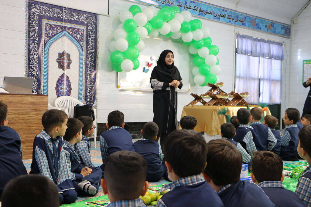 آموزگاران مدرسه عمار یاسر با شیوهنامه جشنواره بینالمللی قصهگویی آشنا شدند