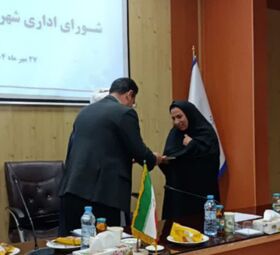 تجلیل از مسئول مرکز چناران در جلسه شورای اداری شهرستان