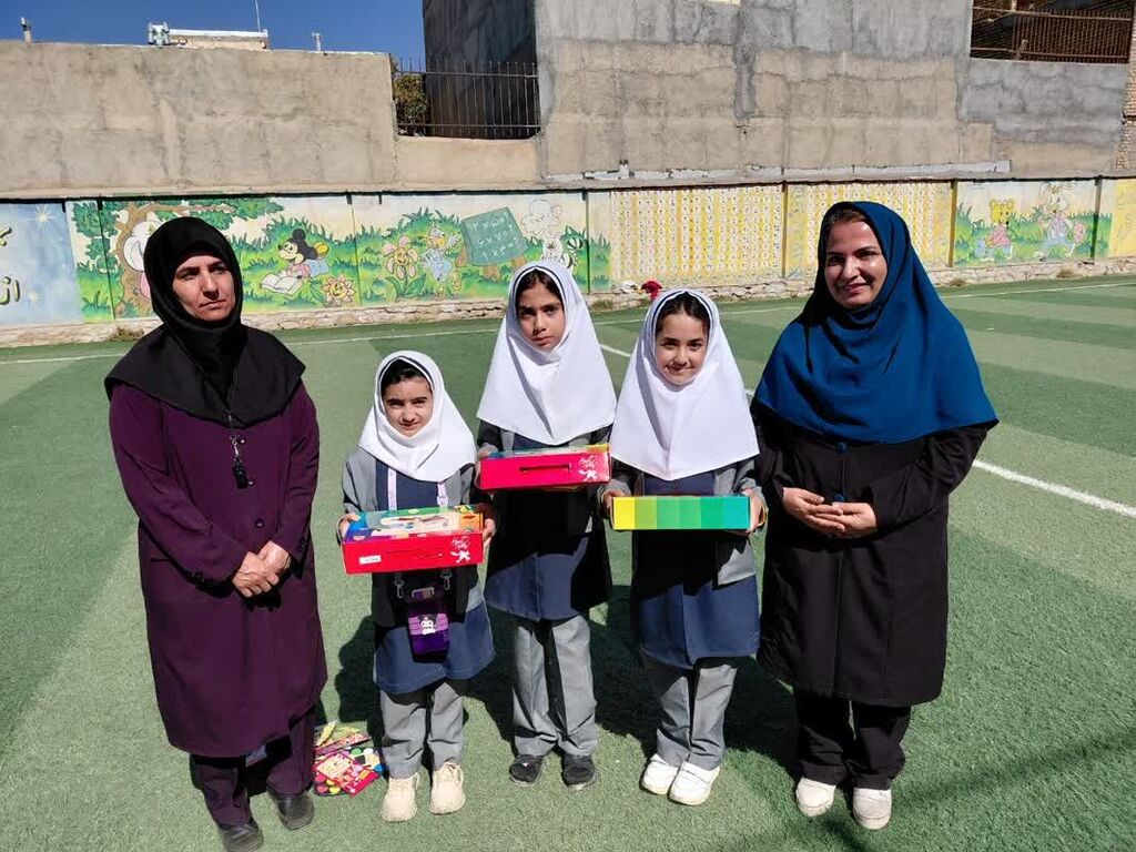 هدای جوایز به اعضای فعال مراکز سیار و پستی کانون همدان