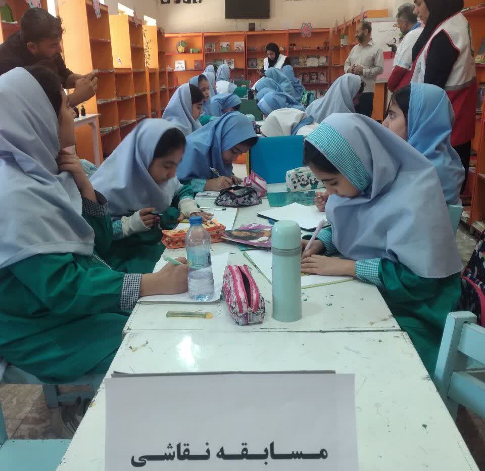 کودکان گیلانغرب با زبان نقاشی "خانه ایمن من" را آموختند