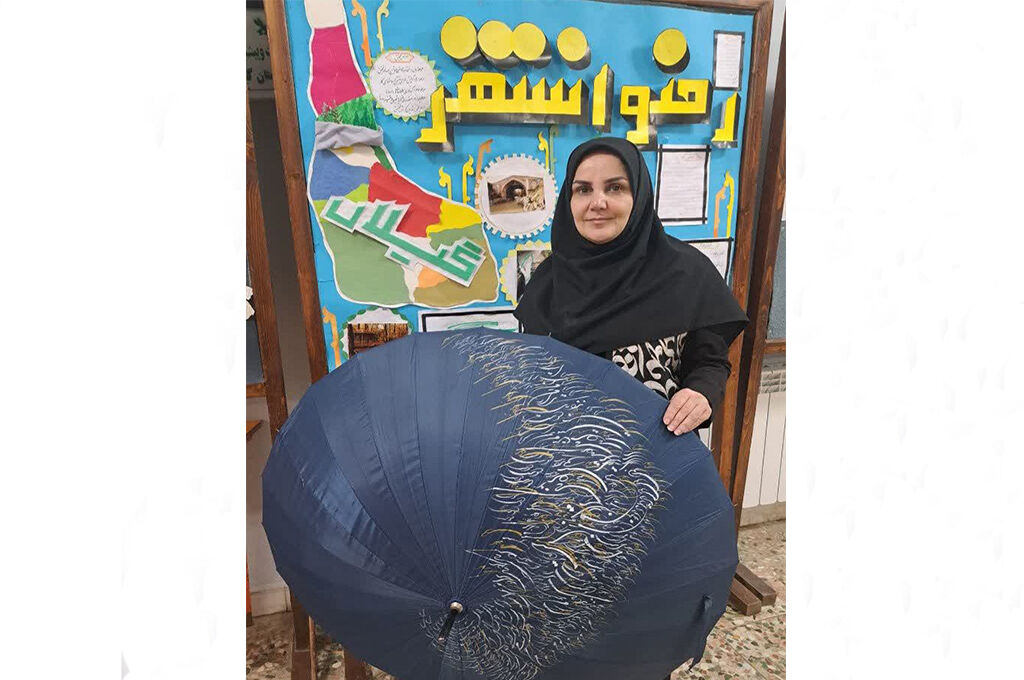 چترها به «خط» جان گرفتند/ خوشنویسی سایبان مهربانیشد