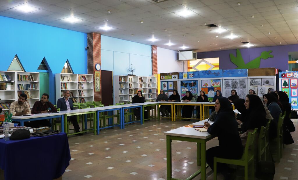 دوره آموزشی سرود برای مربیان کانون استان قزوین