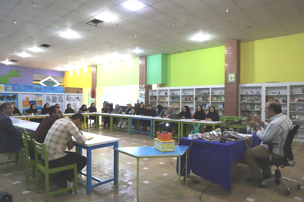 دوره آموزشی سرود برای مربیان کانون استان قزوین