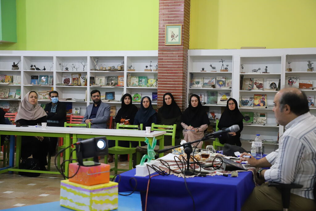 دوره آموزشی سرود برای مربیان کانون استان قزوین