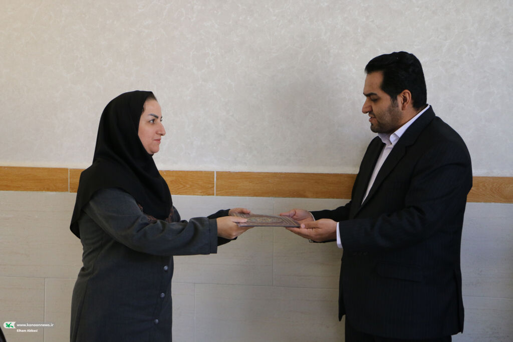 تقدیر مدیرکل کانون سمنان از کارکنان معاونت فرهنگی به مناسبت هفته ملی کودک