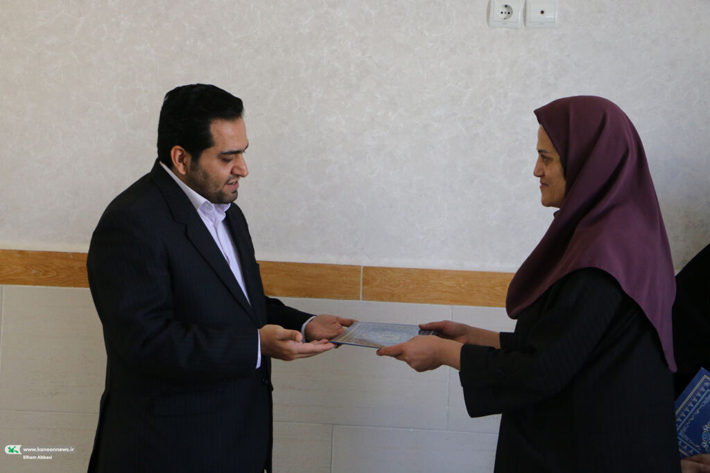 تقدیر مدیرکل کانون سمنان از کارکنان معاونت فرهنگی به مناسبت هفته ملی کودک