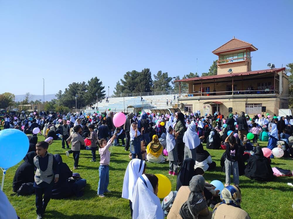 پاسارگاد میزبان بزرگ‌ترین گردهمایی کودکان در هفته ملی کودک