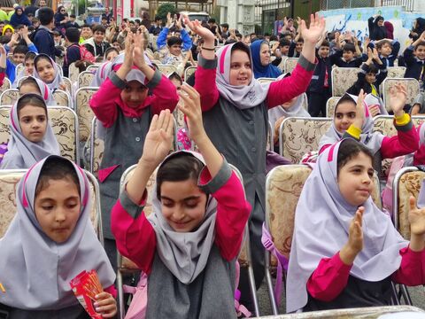 تماشاخانه سیار کانون پرورش فکری به چمستان رسید