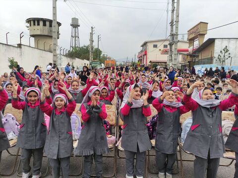 تماشاخانه سیار کانون پرورش فکری به چمستان رسید