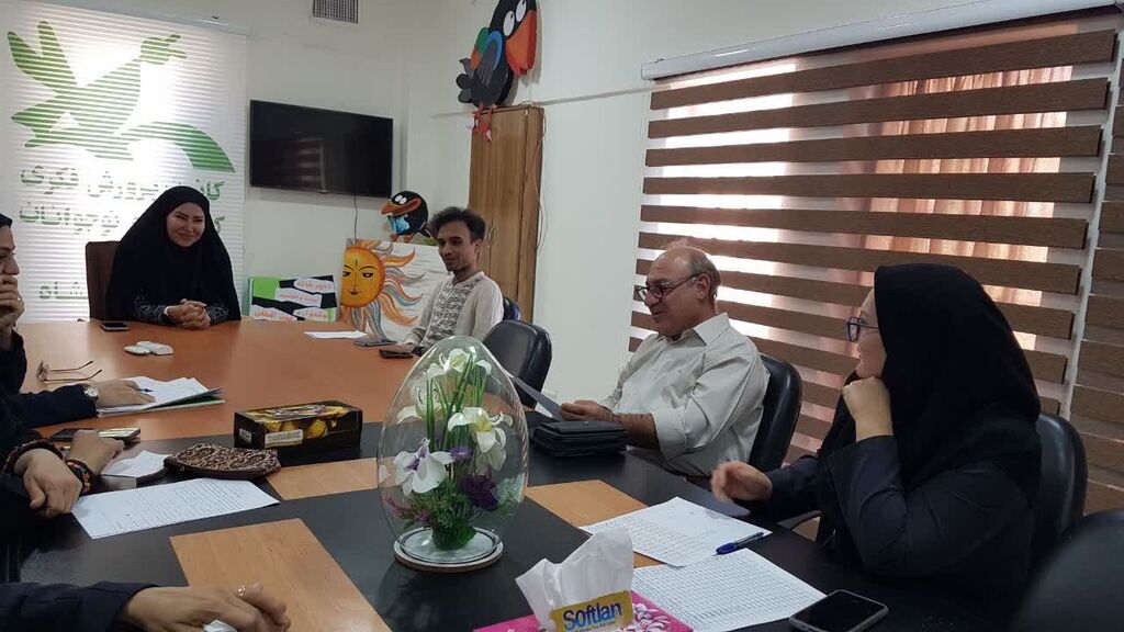 نشست هماهنگی اقدامات قصهگویی در دبیرخانه و مراکز کانون کرمانشاه