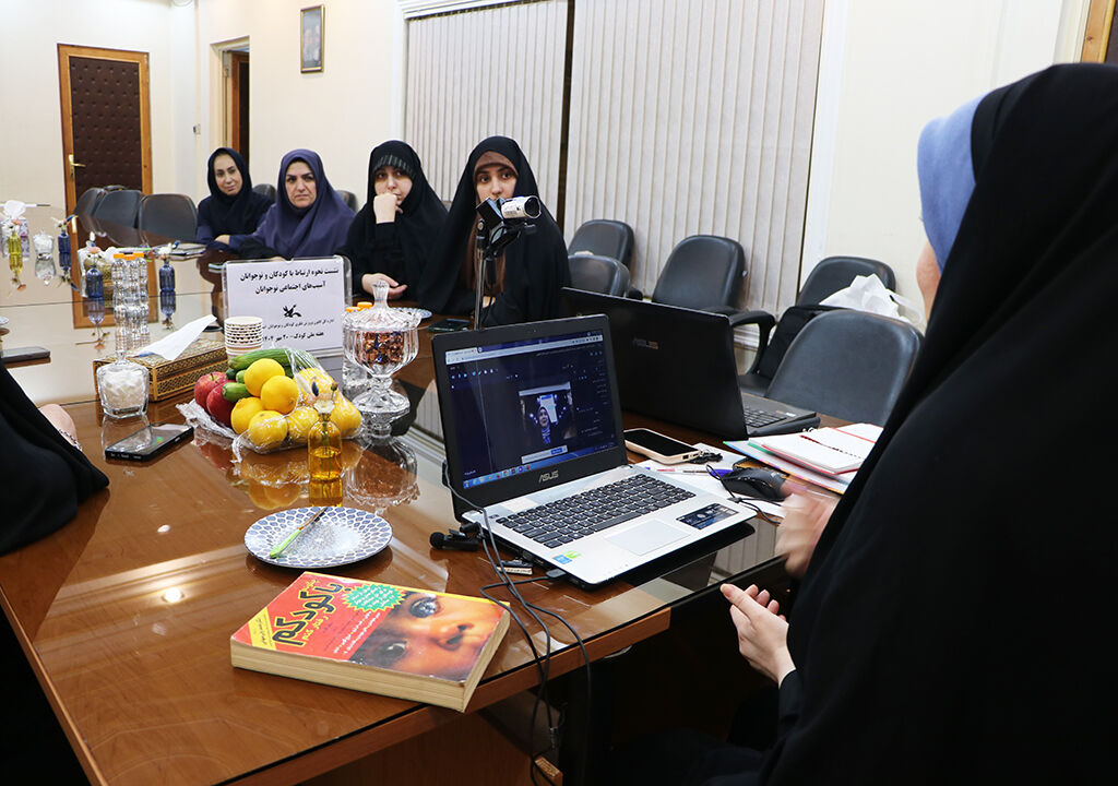 نشست تخصصی «آسیبهای اجتماعی و الگوی ارتباط مؤثر با نوجوانان»