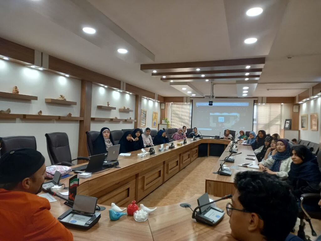 کارگاه «زاویه دید و شخصیت در داستان کوتاه» در کانون خراسان رضوی برگزار شد