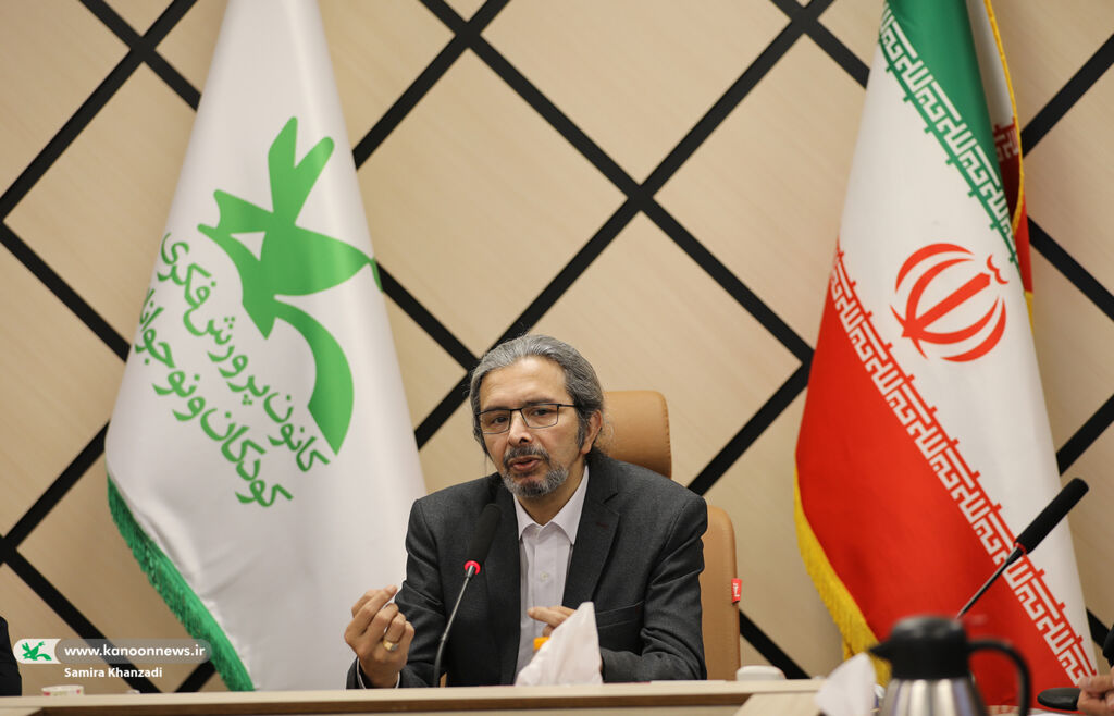 بهرام دهقانیار در سومین نشست با همان با حضور بهرام دهقانیار رمز موفقیت موسیقی کودک سادگی و پیوند با ریشههای ملی است