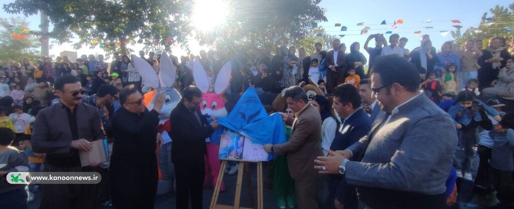 رونمایی دو کتاب «مهحهکه مهی ئاژهلان» و «سرزمین رازها» در مریوان