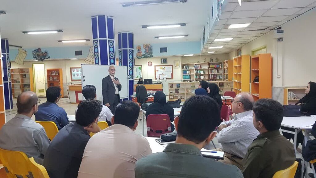 آغاز دوره سهروزه آموزش تکنیکهای تئاتر عروسکی سایهای در کانون کرمانشاه