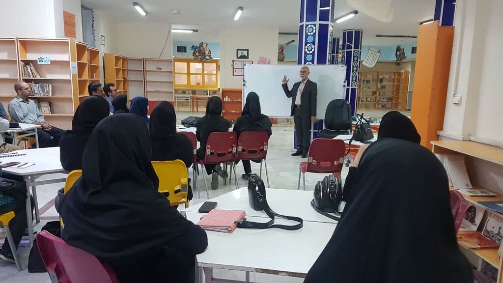 آغاز دوره سهروزه آموزش تکنیکهای تئاتر عروسکی سایهای در کانون کرمانشاه