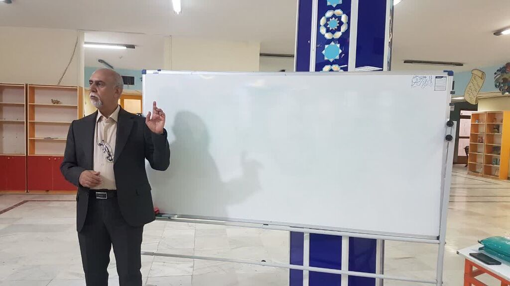 آغاز دوره سهروزه آموزش تکنیکهای تئاتر عروسکی سایهای در کانون کرمانشاه