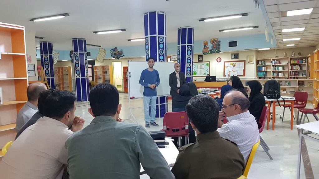 آغاز دوره سهروزه آموزش تکنیکهای تئاتر عروسکی سایهای در کانون کرمانشاه