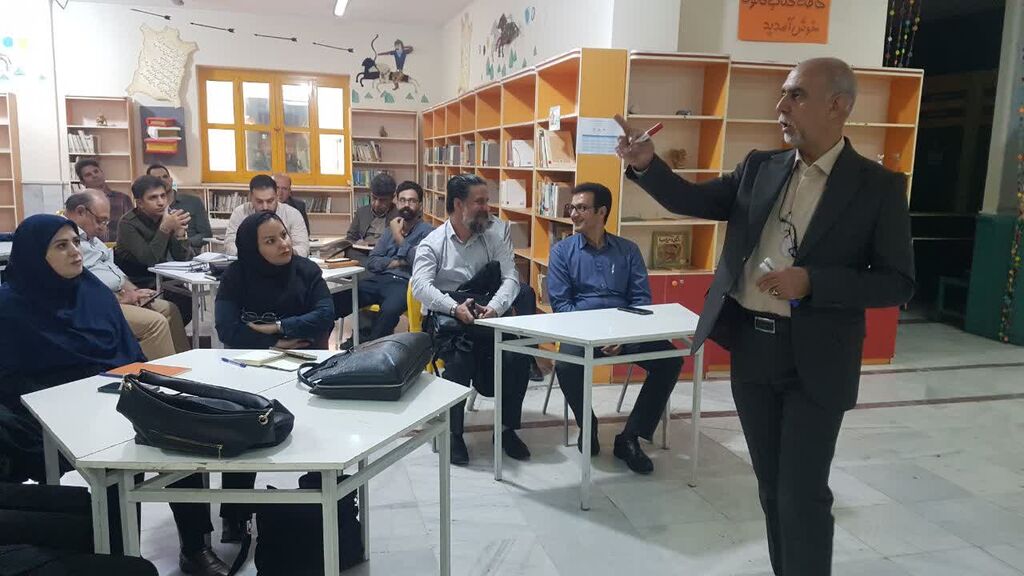 آغاز دوره سهروزه آموزش تکنیکهای تئاتر عروسکی سایهای در کانون کرمانشاه