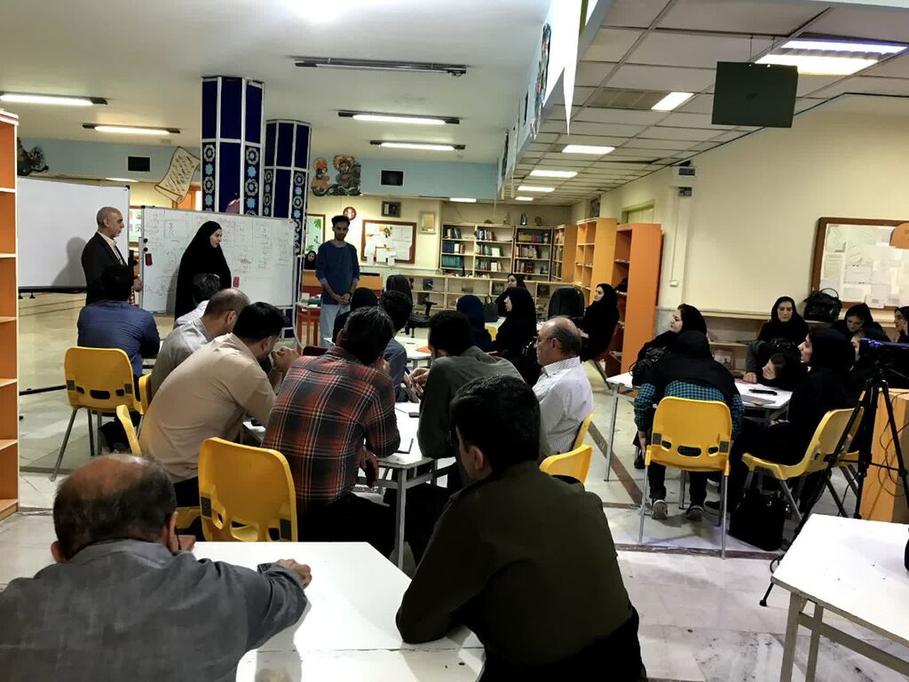 آغاز دوره سهروزه آموزش تکنیکهای تئاتر عروسکی سایهای در کانون کرمانشاه