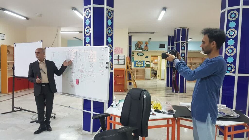 آغاز دوره سهروزه آموزش تکنیکهای تئاتر عروسکی سایهای در کانون کرمانشاه