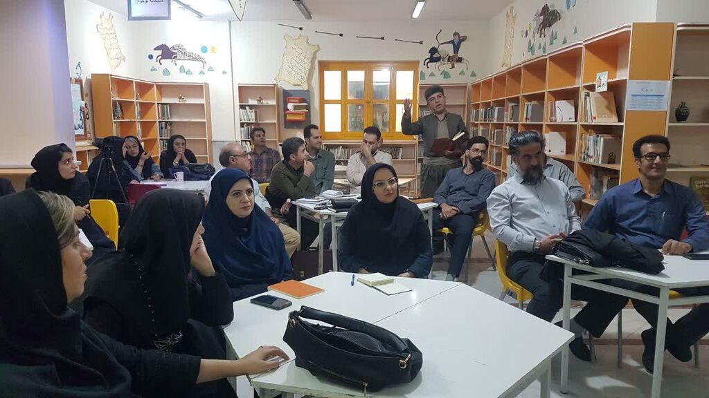 آغاز دوره سهروزه آموزش تکنیکهای تئاتر عروسکی سایهای در کانون کرمانشاه