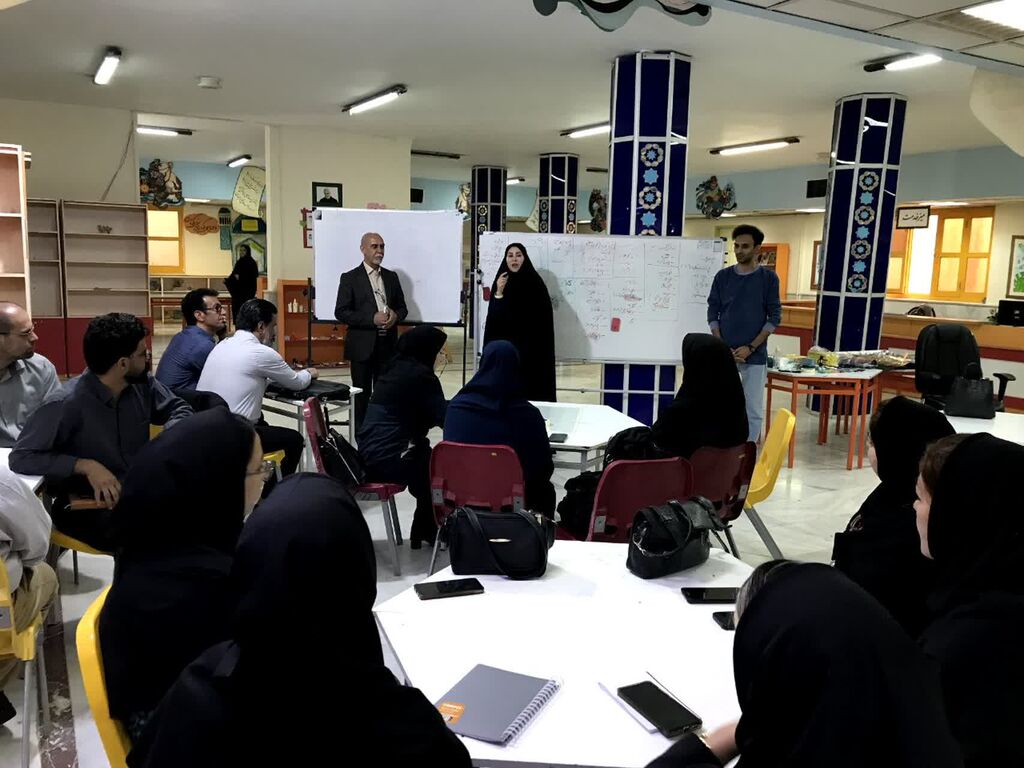 آغاز دوره سهروزه آموزش تکنیکهای تئاتر عروسکی سایهای در کانون کرمانشاه