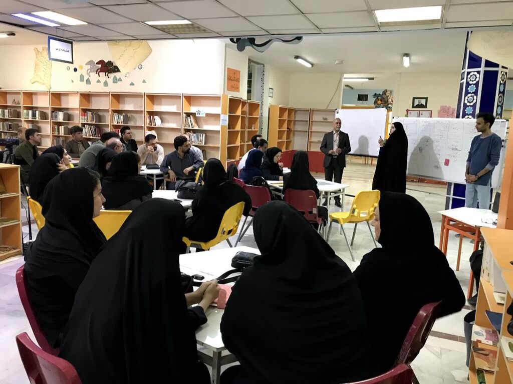 آغاز دوره سهروزه آموزش تکنیکهای تئاتر عروسکی سایهای در کانون کرمانشاه