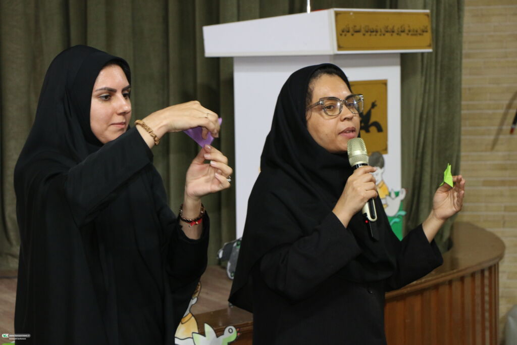 جشن نوخوانها و رونمایی از «هزار درنای کاغذی» در کانون فارس