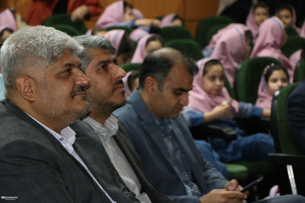 جشن نوخوانها و رونمایی از «هزار درنای کاغذی» در کانون فارس