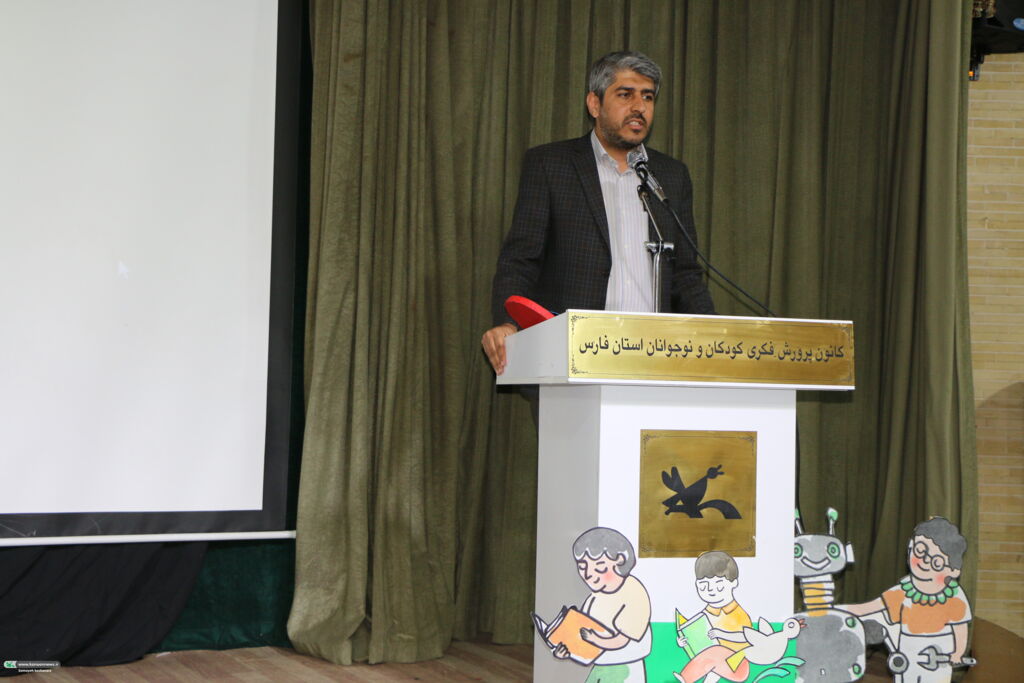 جشن نوخوانها و رونمایی از «هزار درنای کاغذی» در کانون فارس