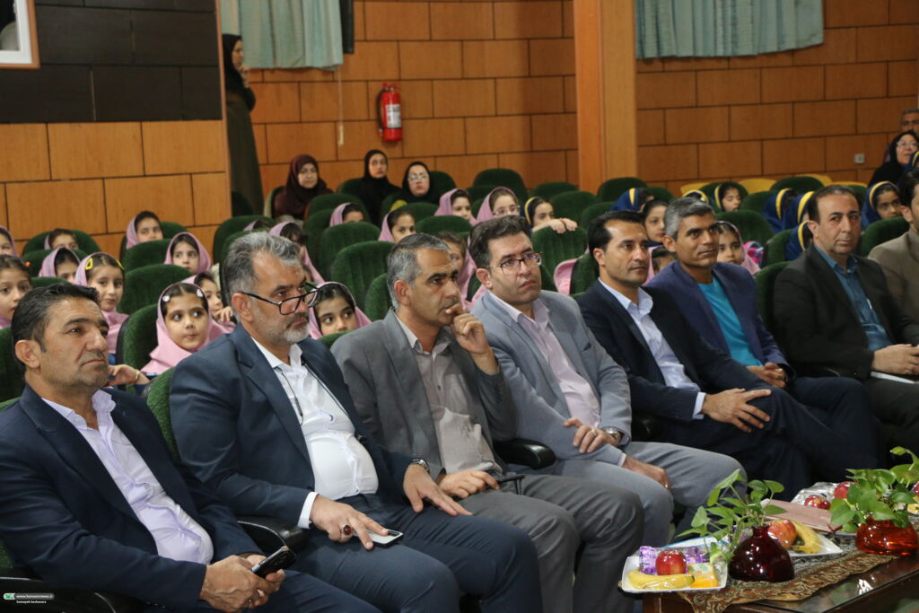 جشن نوخوانها و رونمایی از «هزار درنای کاغذی» در کانون فارس