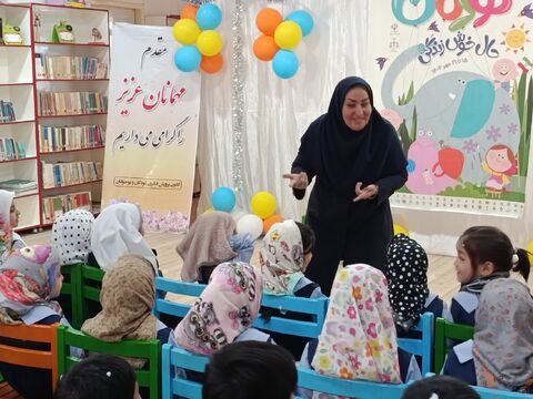 همزمان با روز ملی قصه‌گویی، مربیان خراسان رضوی کودکان را میهمان قصه‌ها کردند