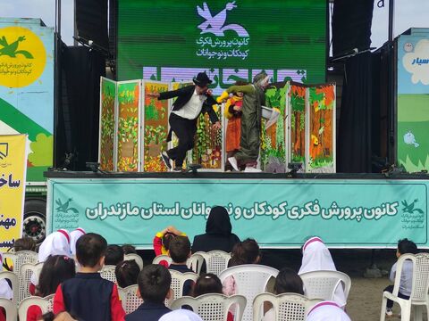 در یازدهمین ایستگاه، تماشاخانه سیار کانون پرورش فکری به نشتارود رسید