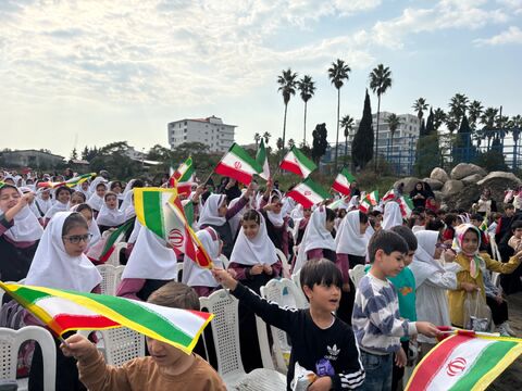 در یازدهمین ایستگاه، تماشاخانه سیار کانون پرورش فکری به نشتارود رسید