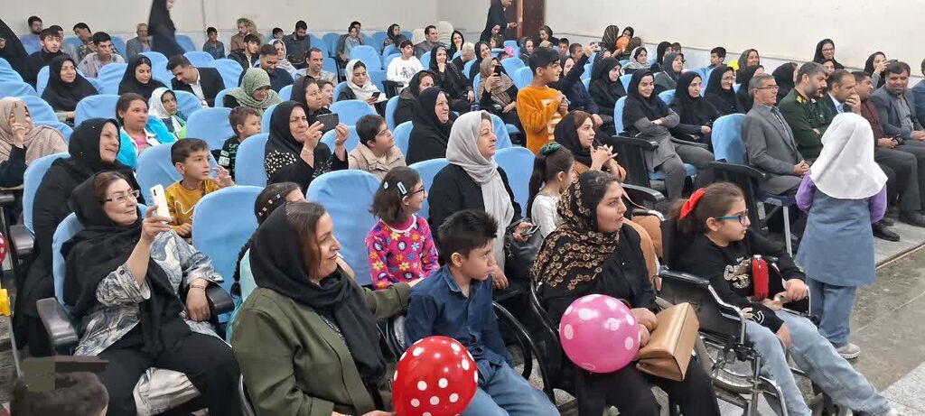 «جشن فرشتهها» در مرکز کنگاور برگزار شد