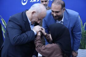 اهدای نشان مرغک کانون پرورش فکری به استاندار مازندران/ استاندار کانونی شد