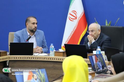 دیدار اعضای منتخب کودک کانون مازندران با استاندار
