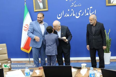 دیدار اعضای منتخب کودک کانون مازندران با استاندار