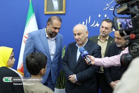 دیدار اعضای منتخب کودک کانون مازندران با استاندار