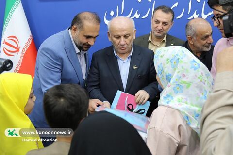 دیدار اعضای منتخب کودک کانون مازندران با استاندار