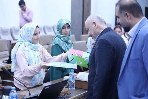 دیدار اعضای منتخب کودک کانون مازندران با استاندار