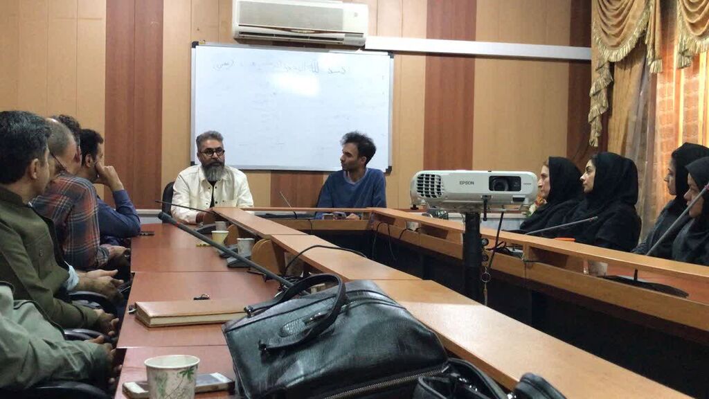 نشست کارشناس هنرهای نمایشی کانون کشور با مربیان کانون کرمانشاه