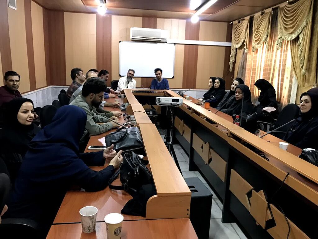 نشست کارشناس هنرهای نمایشی کانون کشور با مربیان کانون کرمانشاه